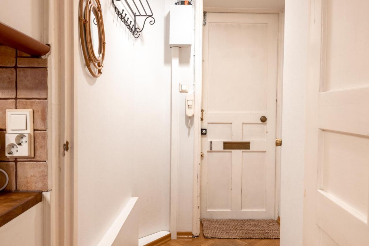 2Ndhomes Cozy & Compact Top Floor Studio In Erottaja Helsinki Bagian luar foto
